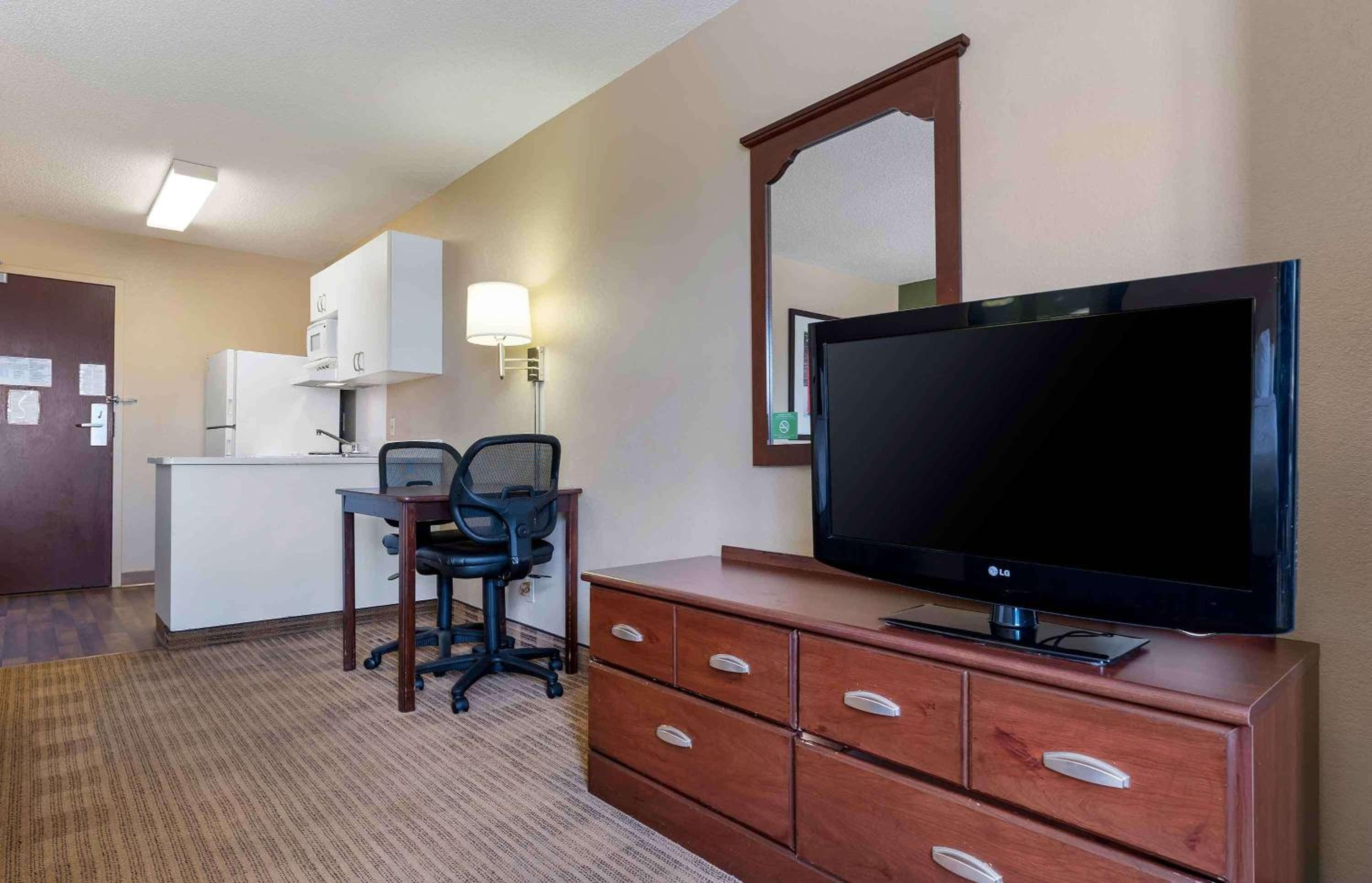 Extended Stay America Select Suites - Chicago - Hanover Park