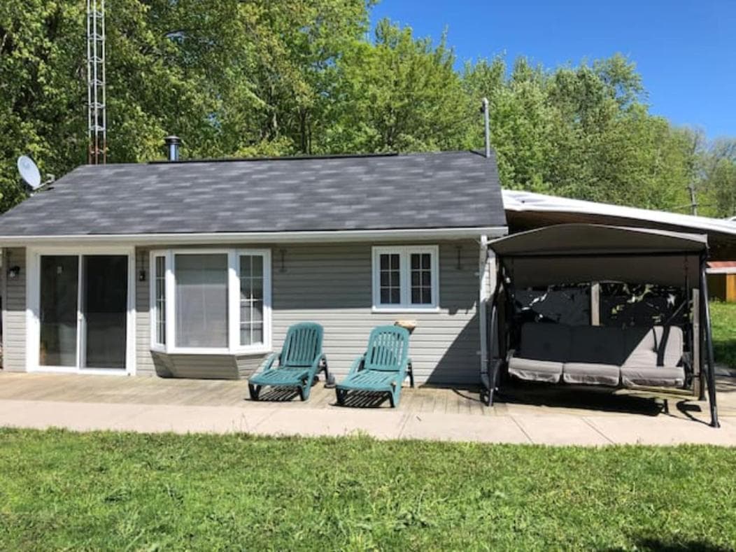 3 Waterfront Cottages on Lake Sparrow - Sleeps 16