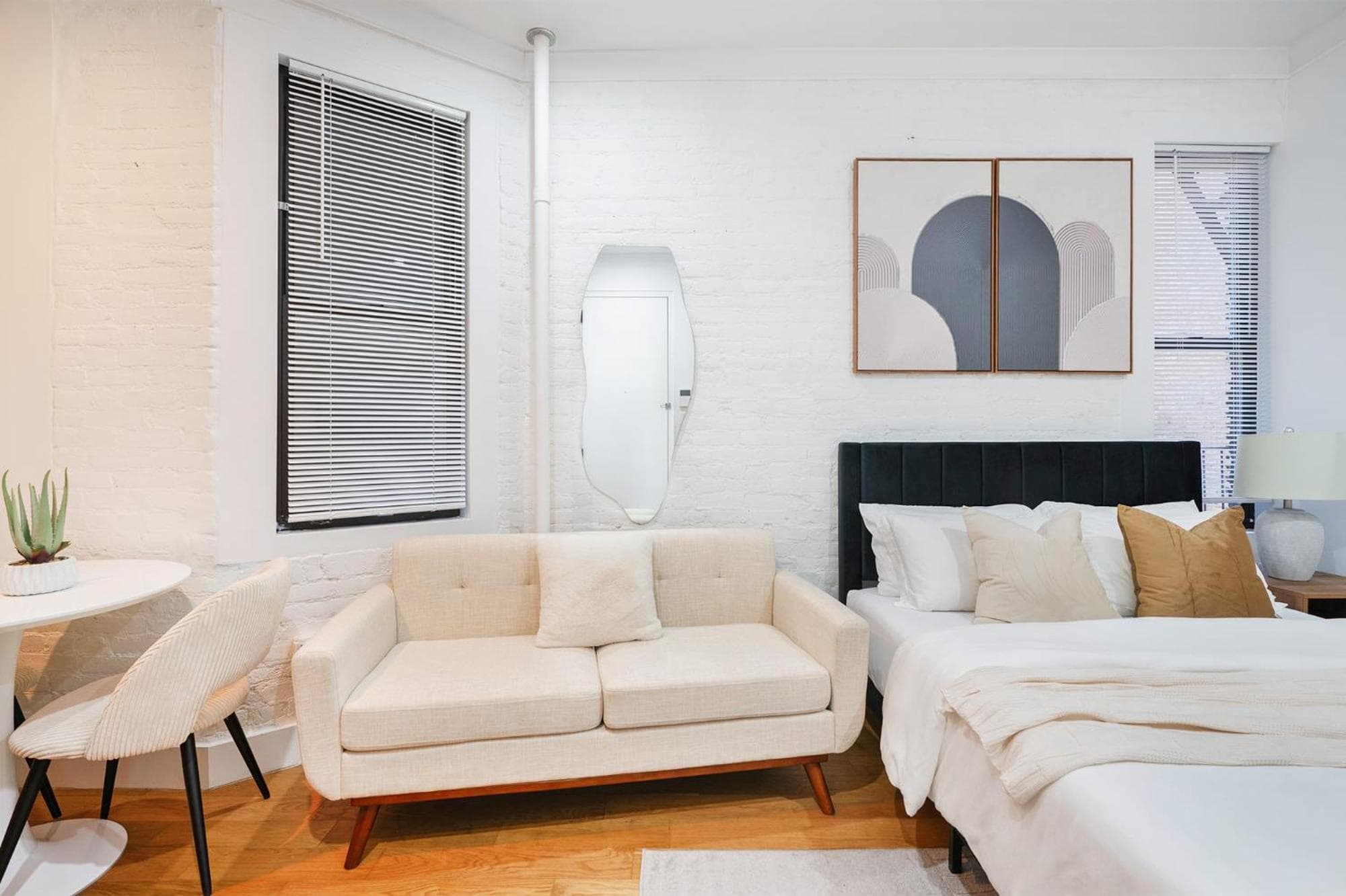 403-2E Newly Renovated Studio UES