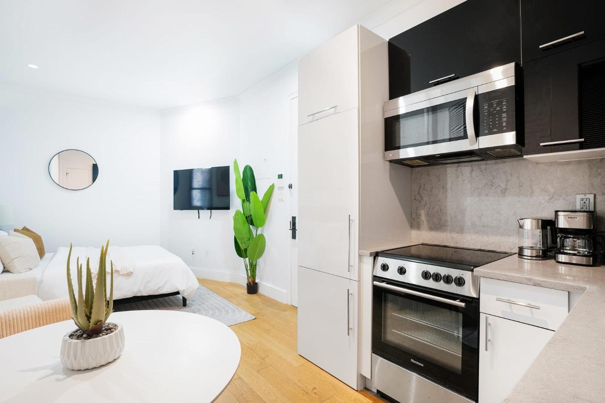 403-2E Newly Renovated Studio UES
