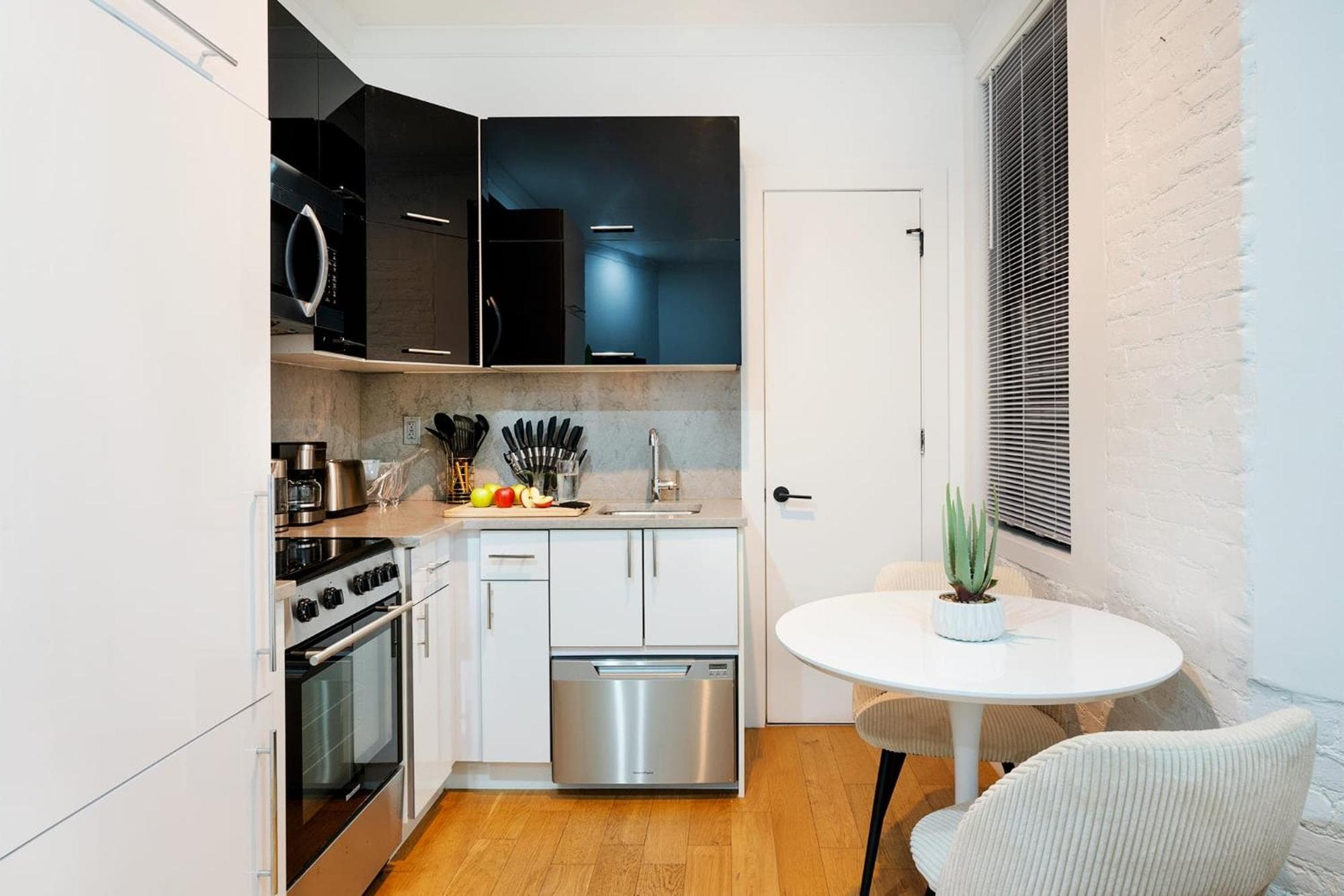 403-2E Newly Renovated Studio UES