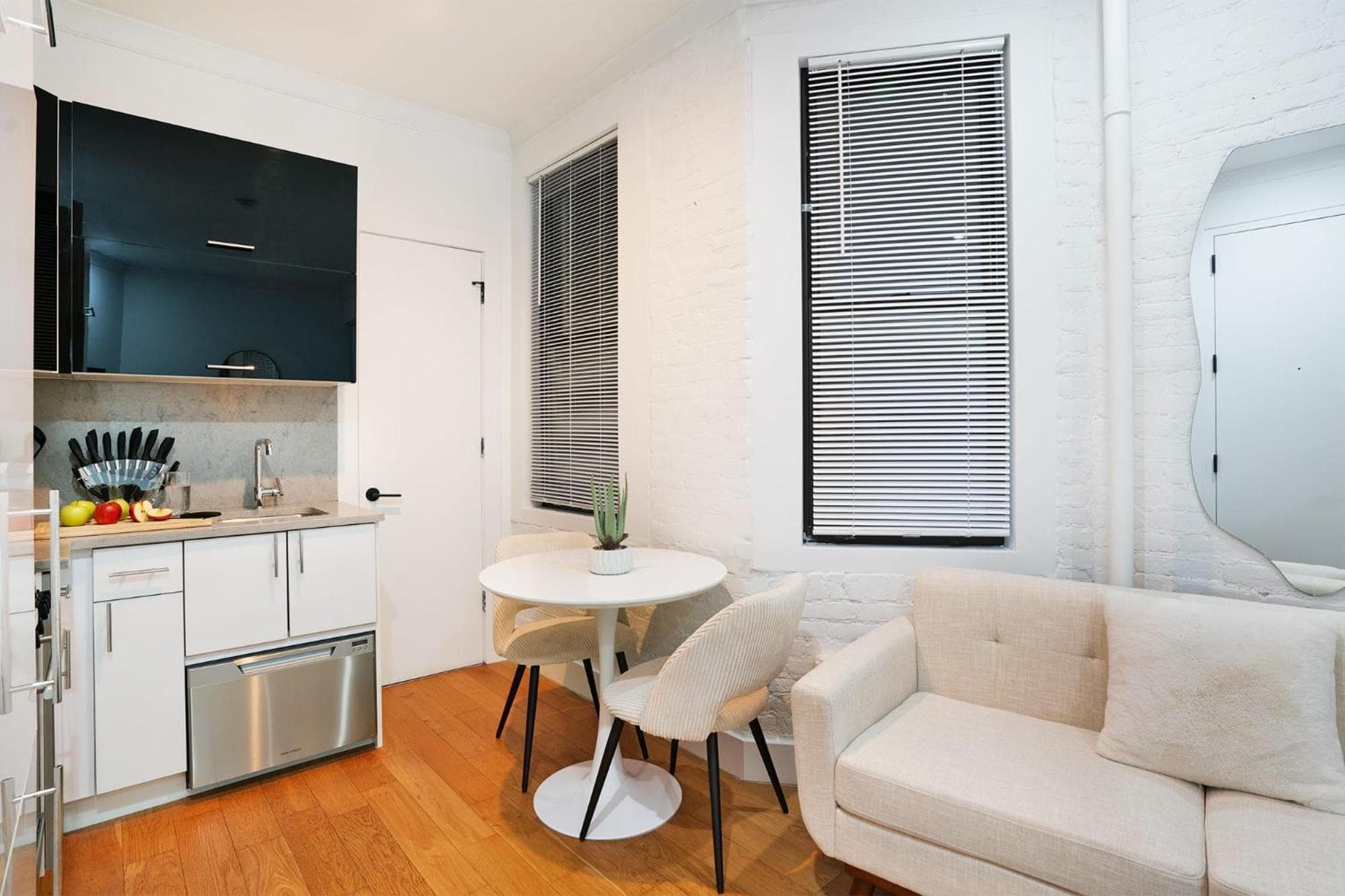 403-2E Newly Renovated Studio UES