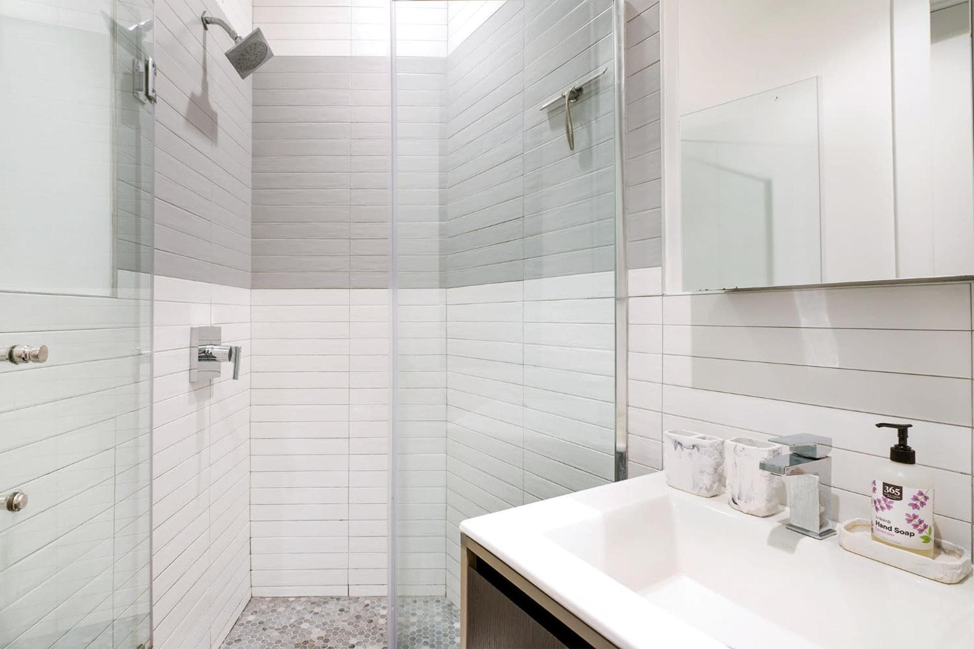 403-2E Newly Renovated Studio UES