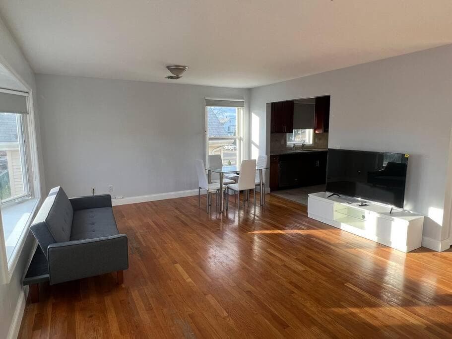 NYC Adjacent Comfy 9 Guest Home