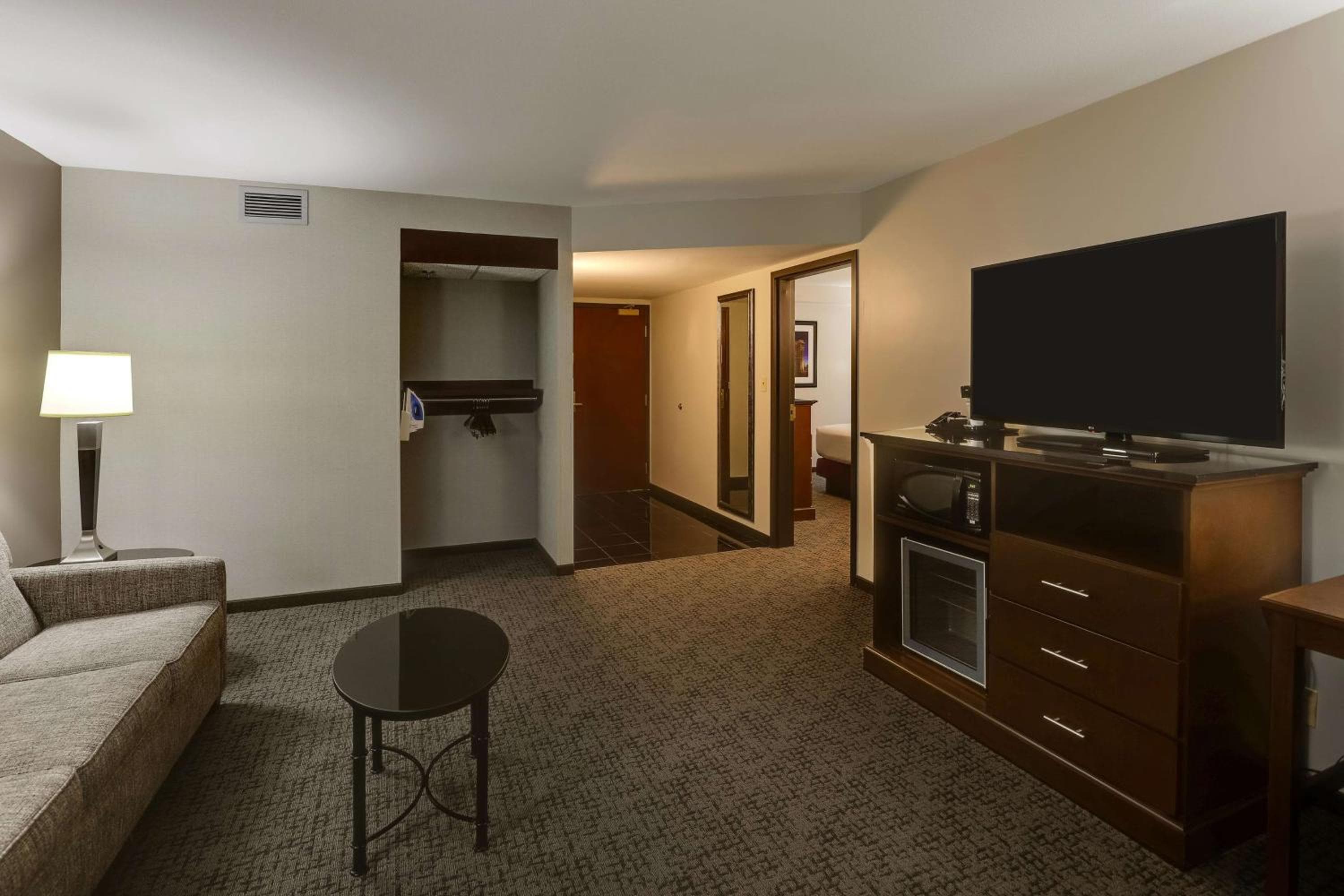Drury Inn & Suites Columbus Dublin