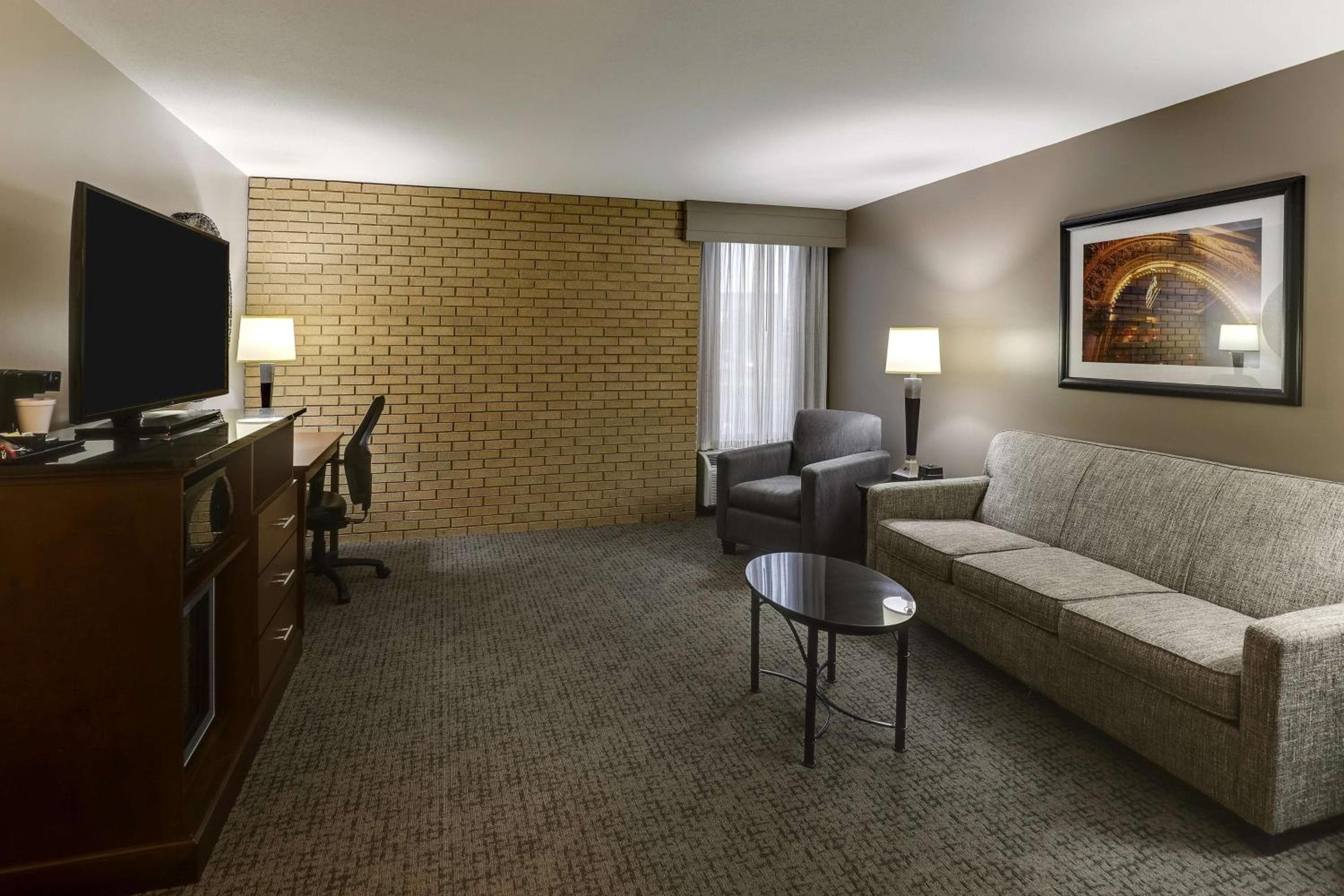 Drury Inn & Suites Columbus Dublin