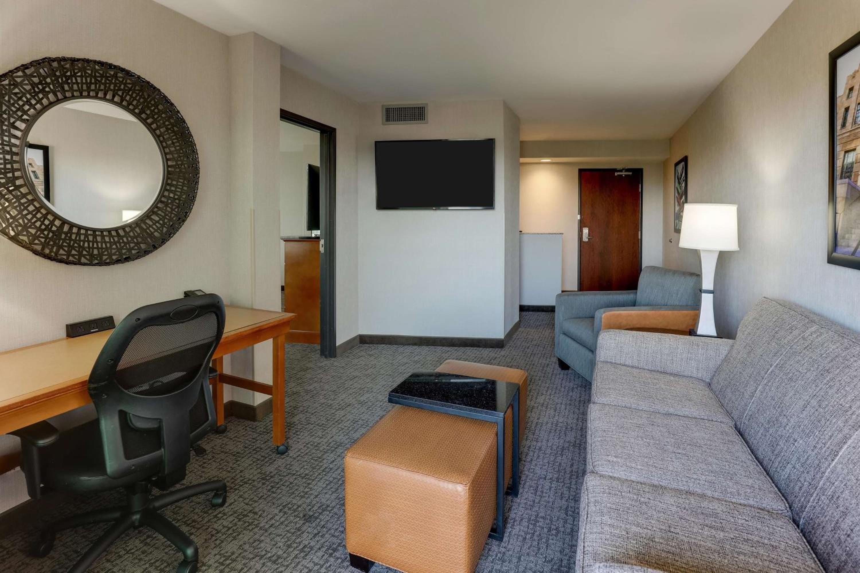Drury Inn & Suites Phoenix Airport
