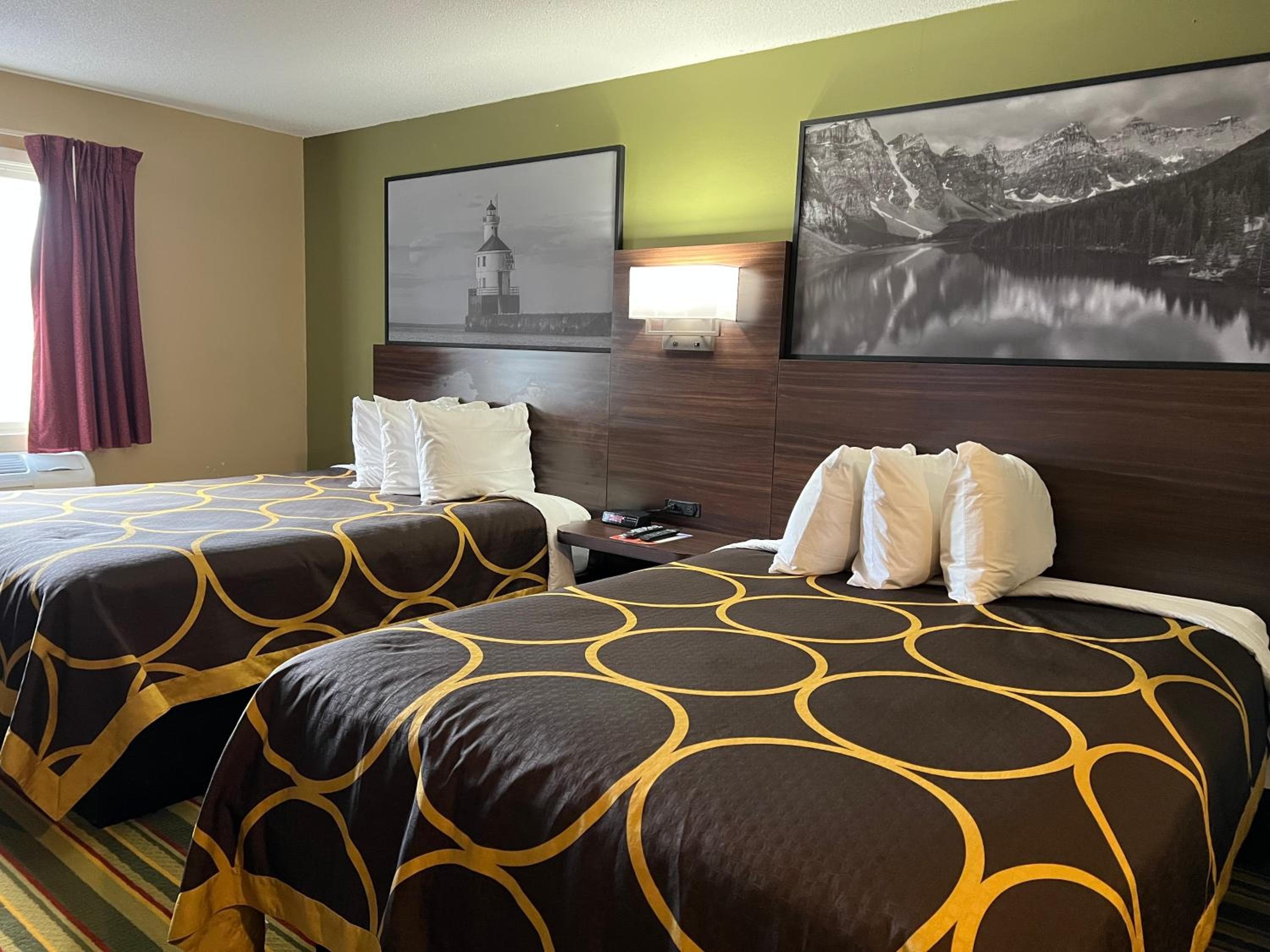 Super 8 by Wyndham Superior WI