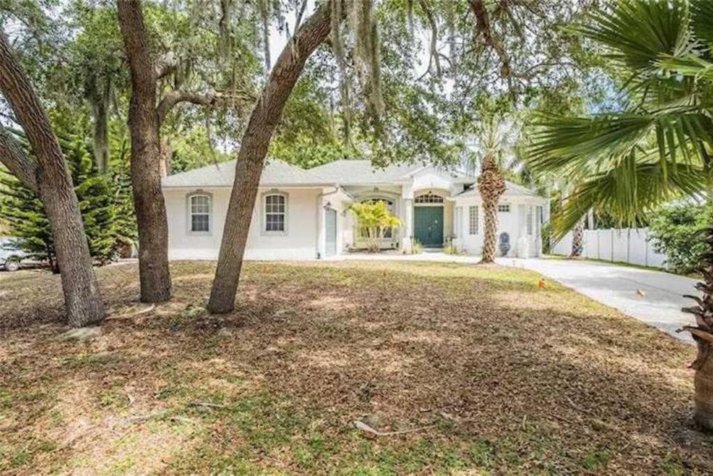 Florida Beach Home /Pool - Walk To The Beach