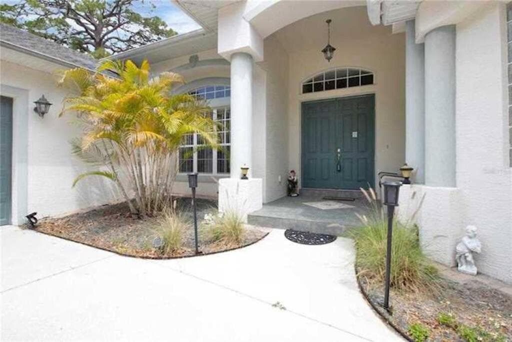 Florida Beach Home /Pool - Walk To The Beach