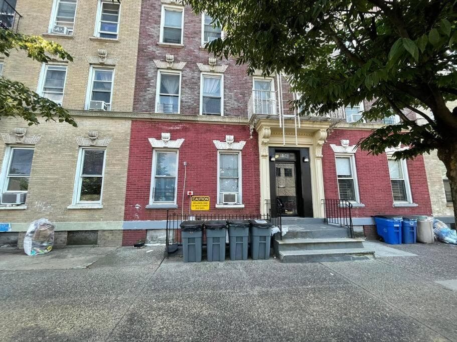 Elegant NYC Apt 2Bedrooms 14 minutes to Times Square!