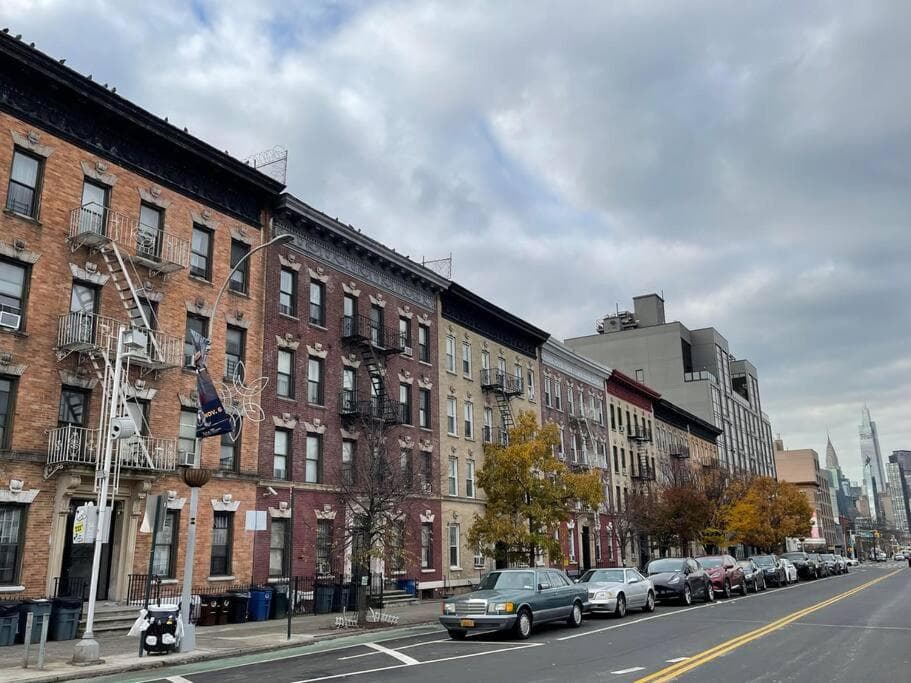 Elegant NYC Apt 2Bedrooms 14 minutes to Times Square!