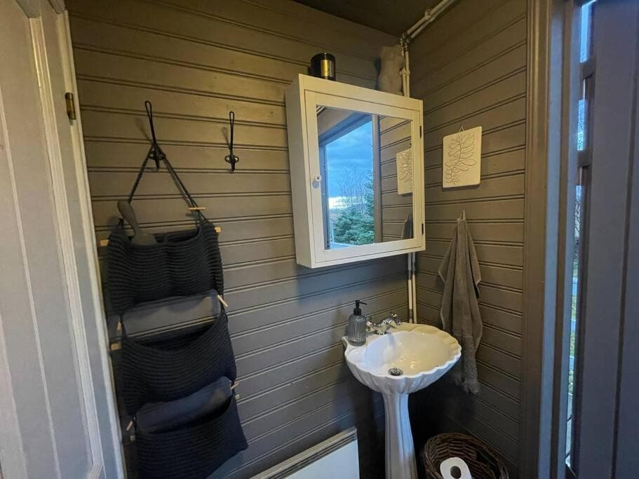 Golden Circle Cozy Retreat