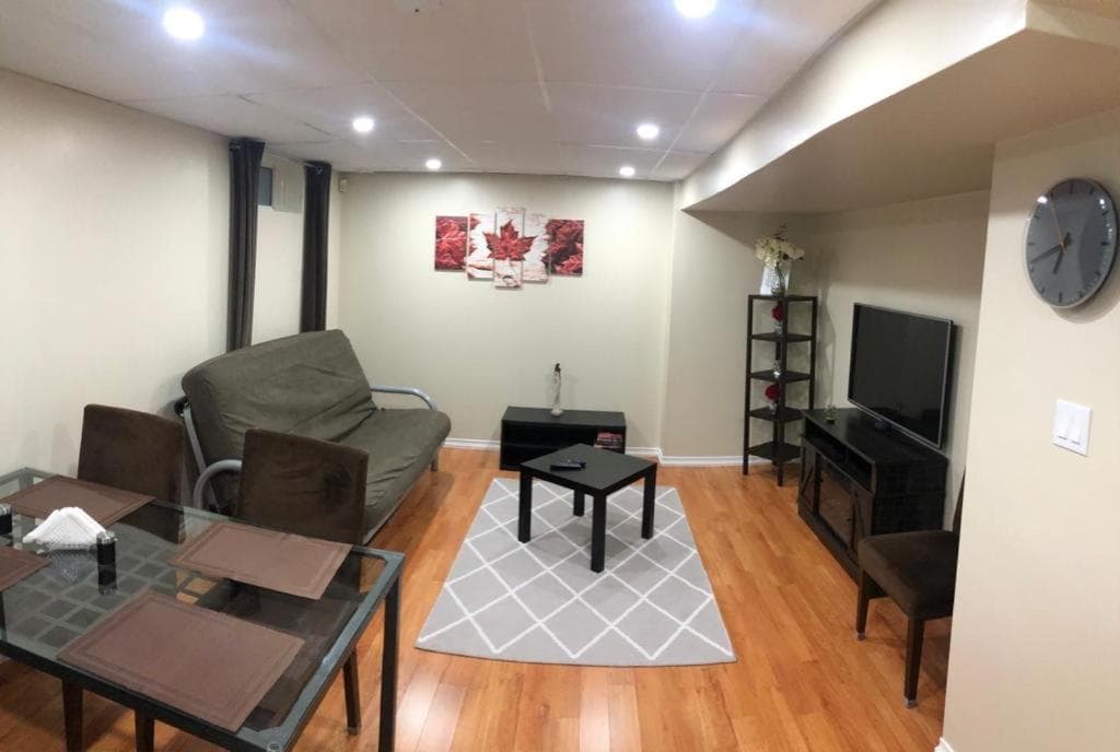 3 Spacious Bedroom Basement Apartment in Richmond Hill