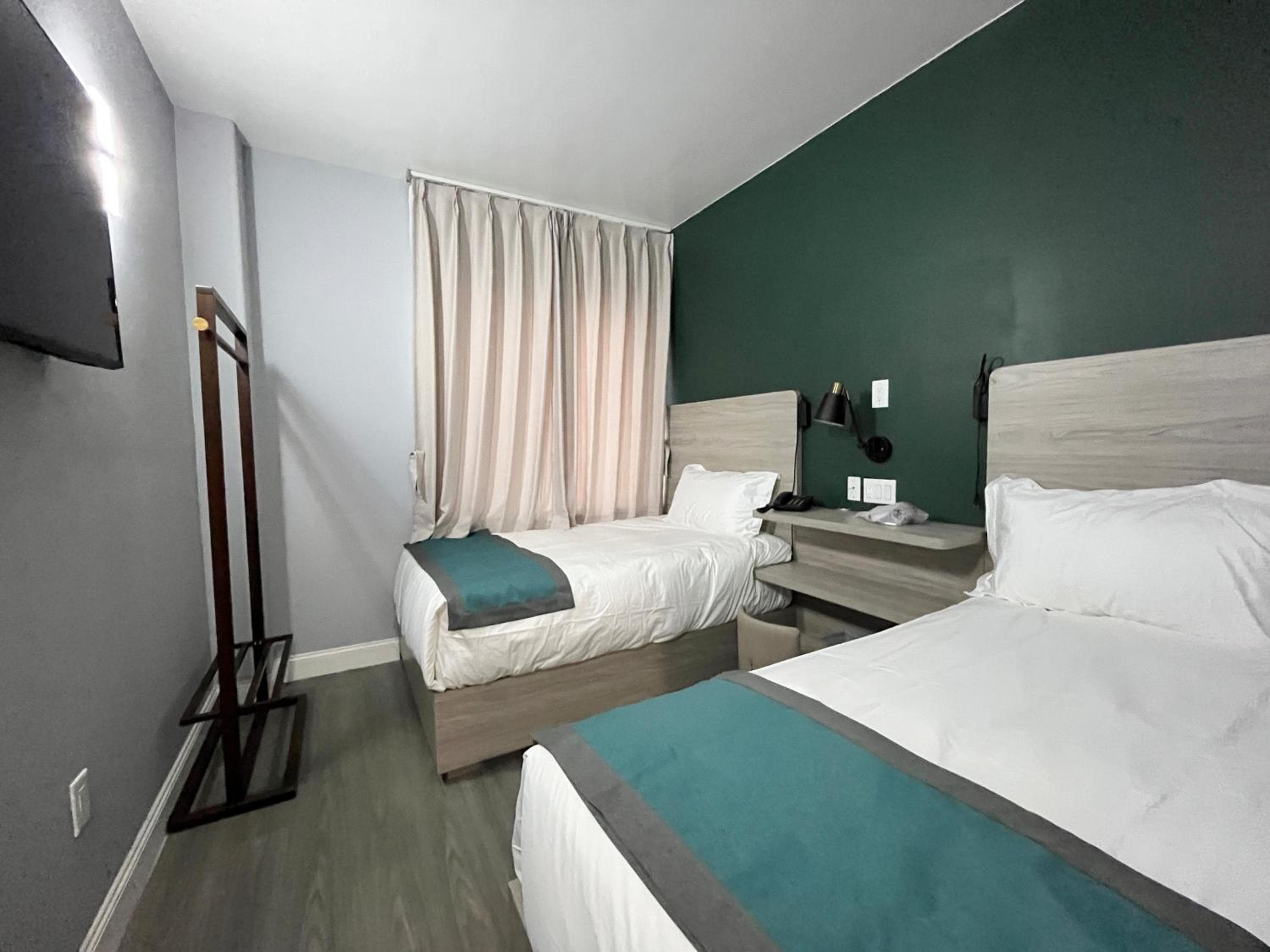 Starlight Hotel Near LGA Airport