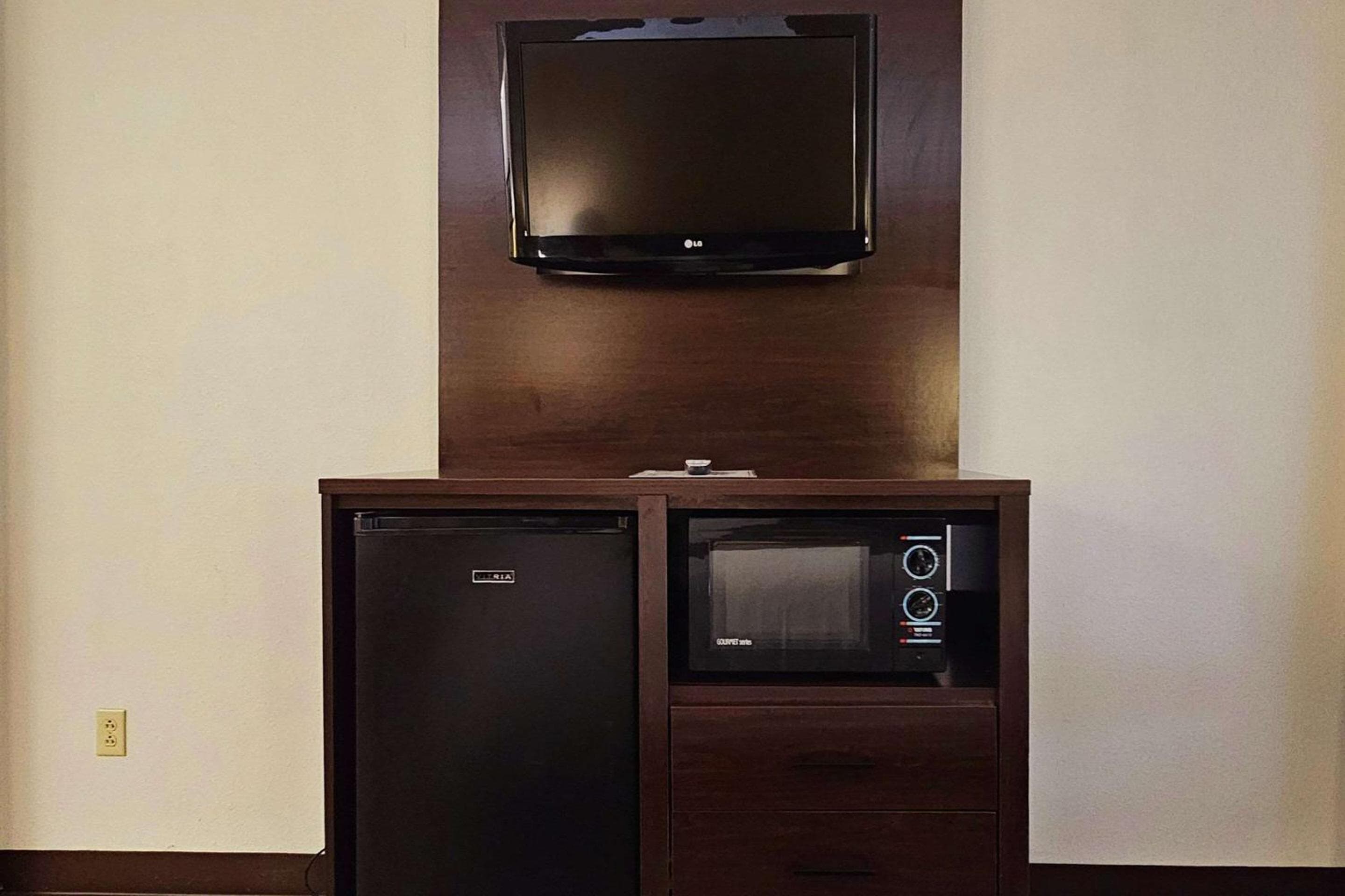 Quality Inn & Suites near St Louis and I-255