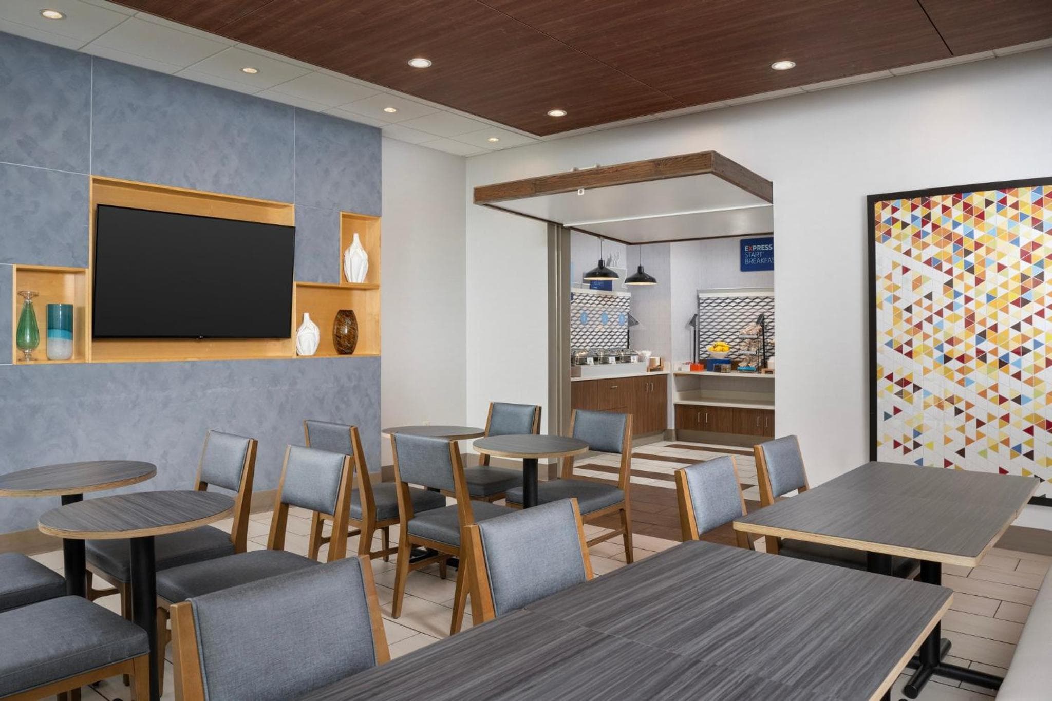 Holiday Inn Express & Suites Pittsburgh North Shore by IHG