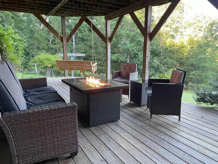 Three bedroom guest quarters on a cozy horse farm