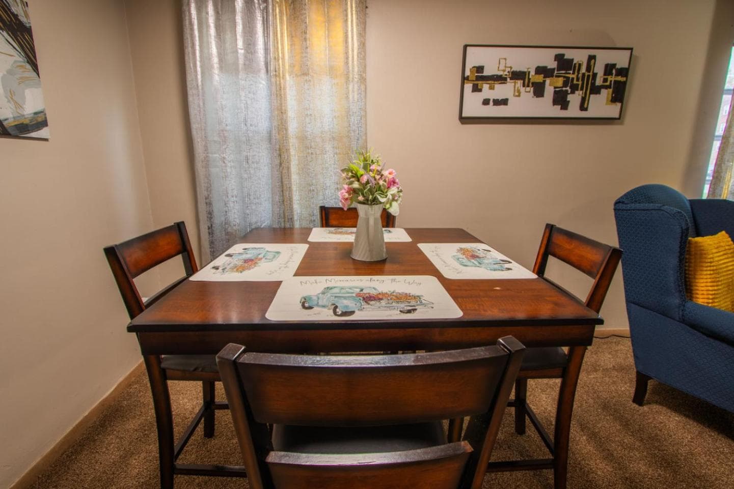 Charming 2 Bed Room in Cleveland