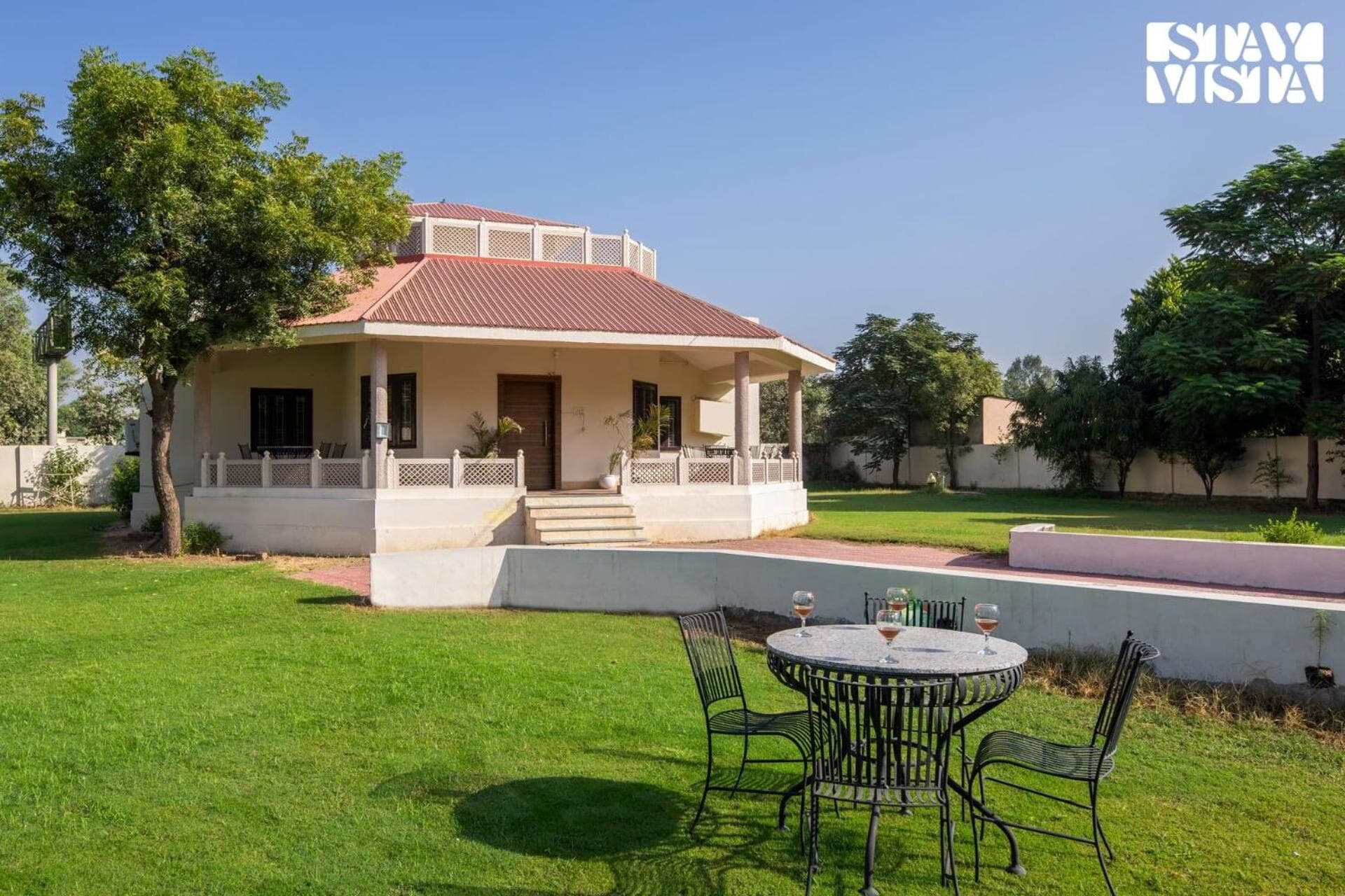 StayVista's The Cosy Countryside - Villa with Swimming Pool, Lawn & Indoor-Outdoor Games