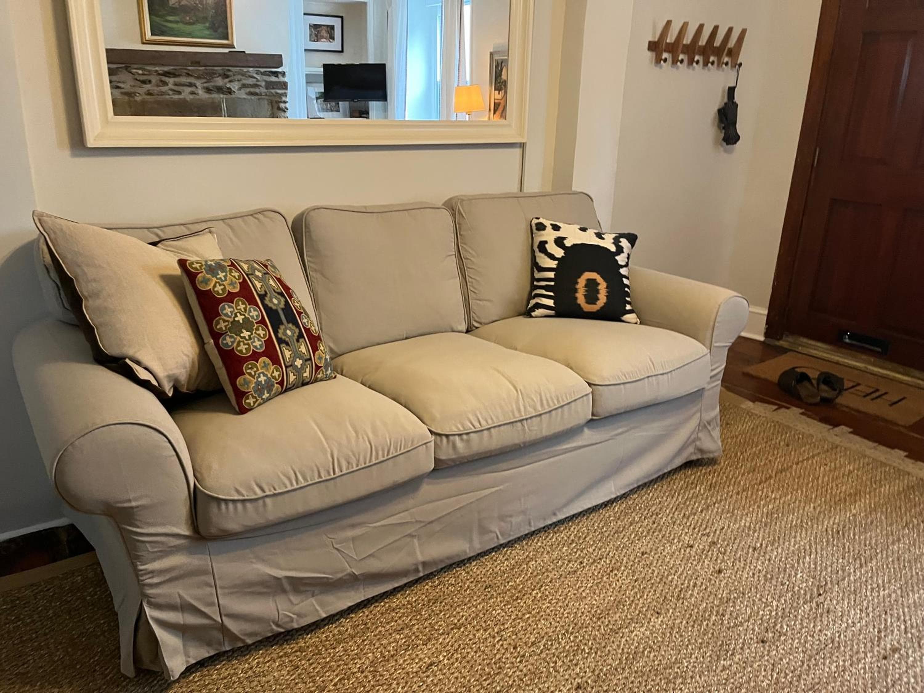 The Trinity Cottage in Manayunk, Walk to Main Street and Train