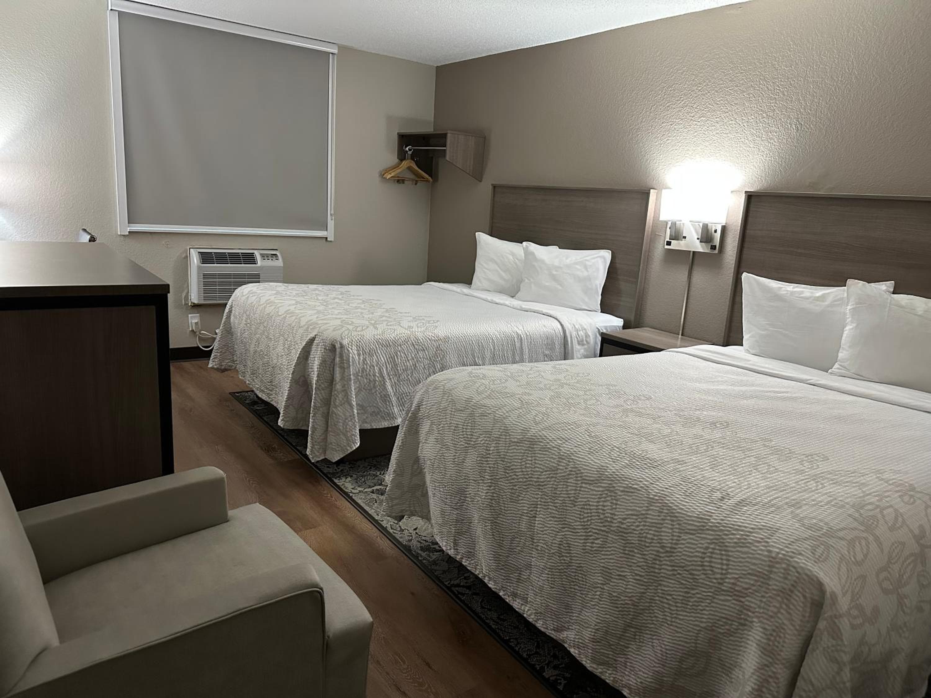 Red Roof Inn PLUS Belleville
