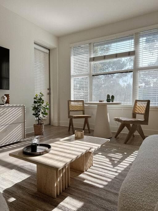 Pasadena Cozy but stylish 2B2B