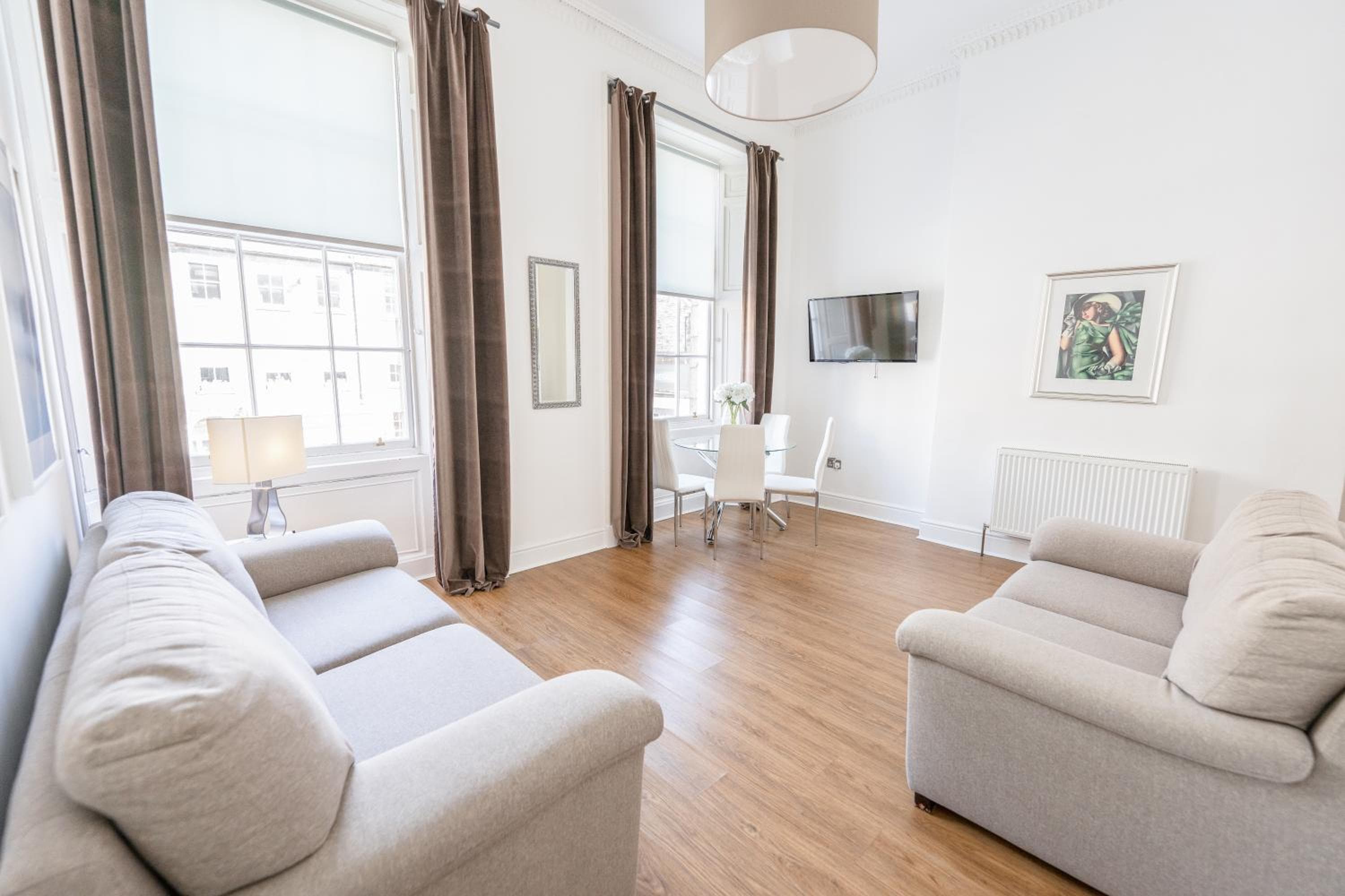 Edinburgh Castle Apartments