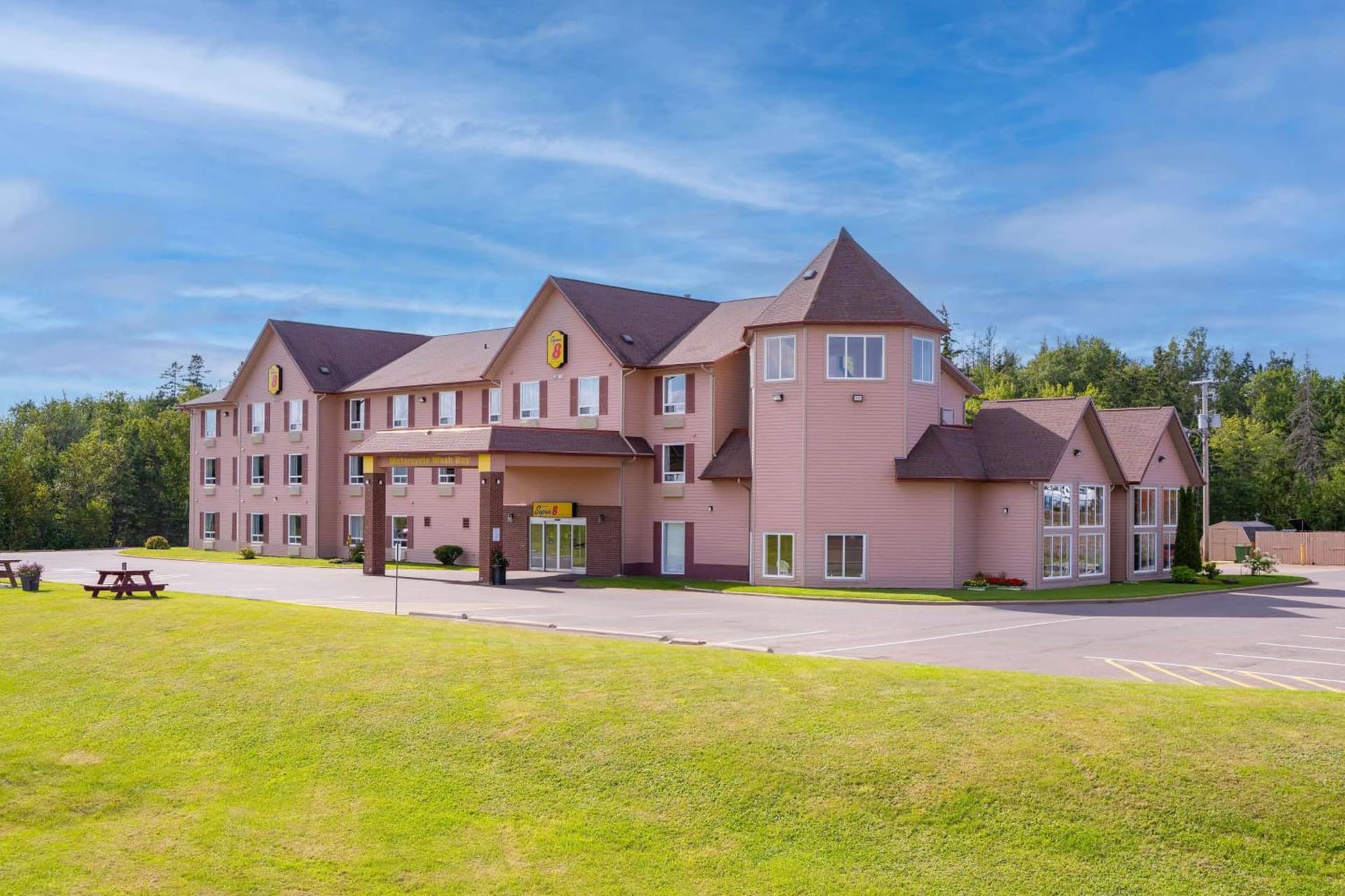 Super 8 by Wyndham Amherst NS