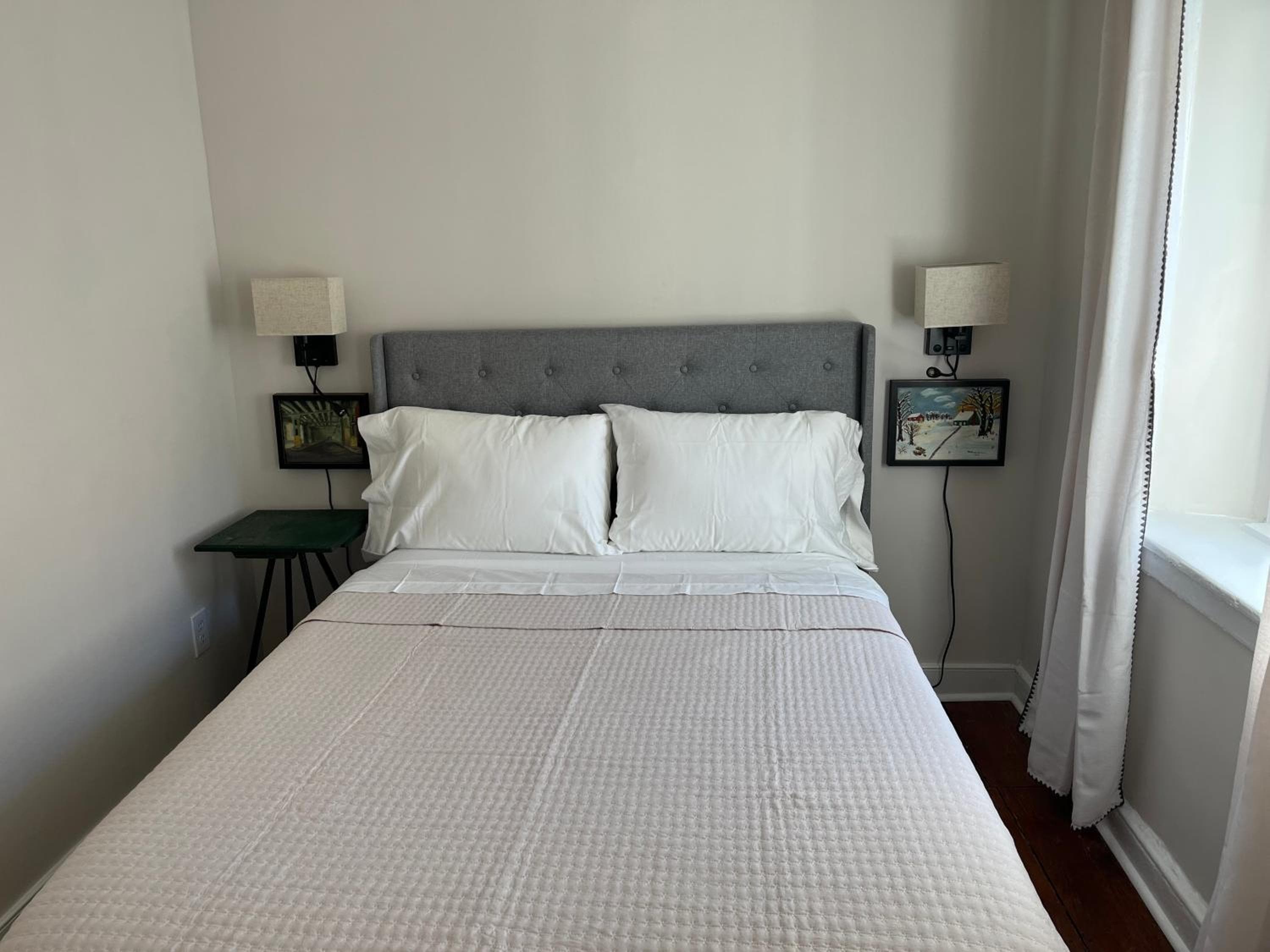 The Trinity Cottage in Manayunk, Walk to Main Street and Train
