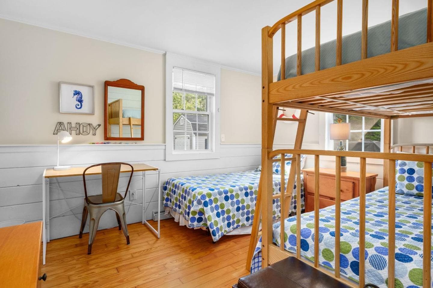 The Lobsta House: Your Cape Cod Hideaway