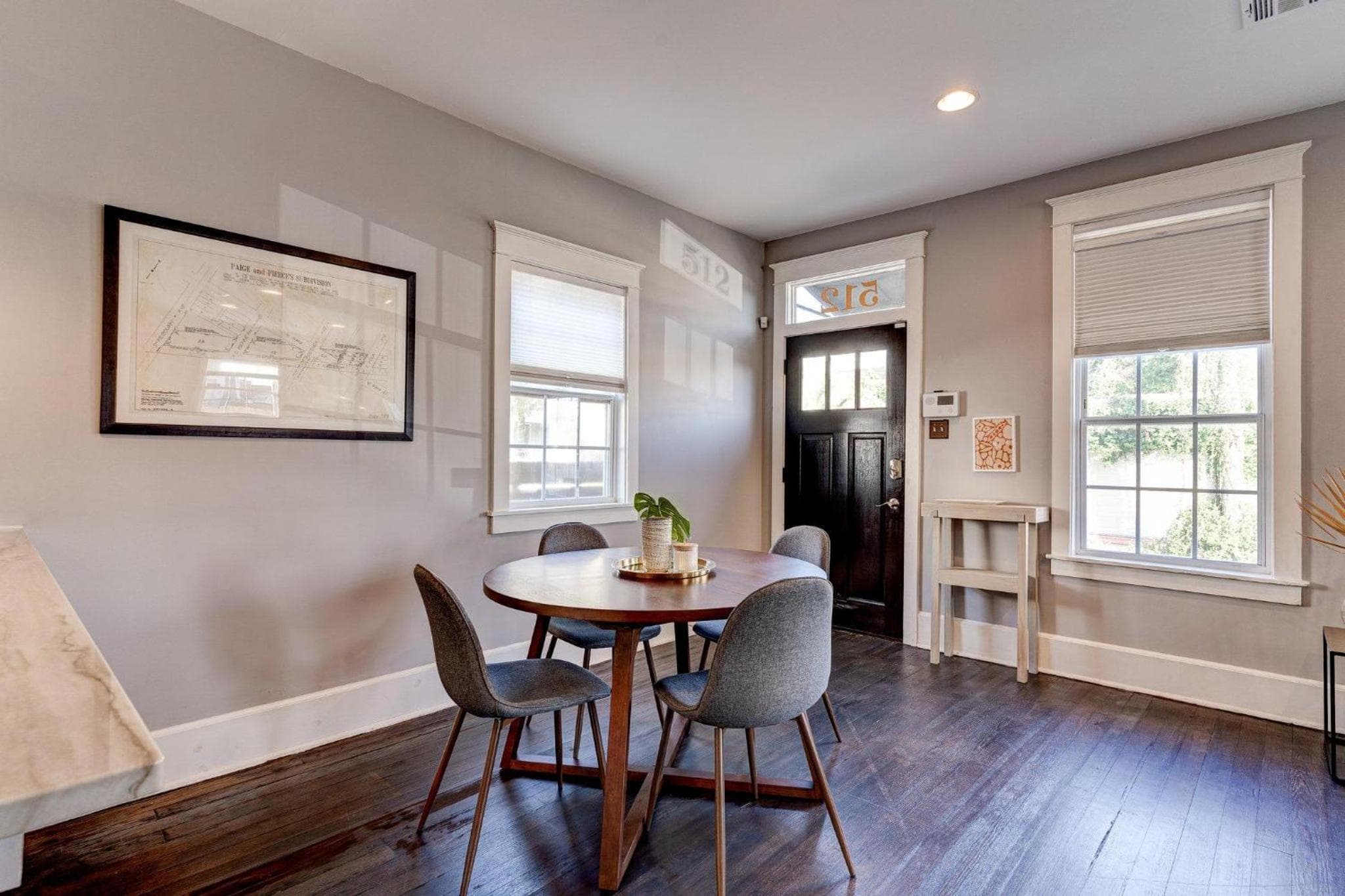 Chef's kitchen & clawfoot tub near French Quarter