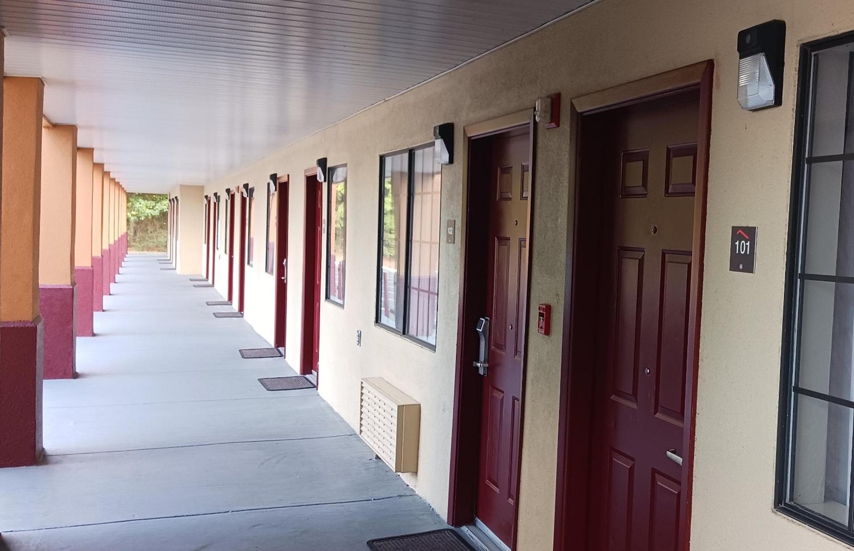 Super 8 by Wyndham Richland MS