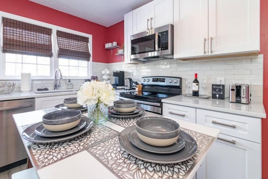Rear deck w/ Soaking tub + Wi-Fi & Parking