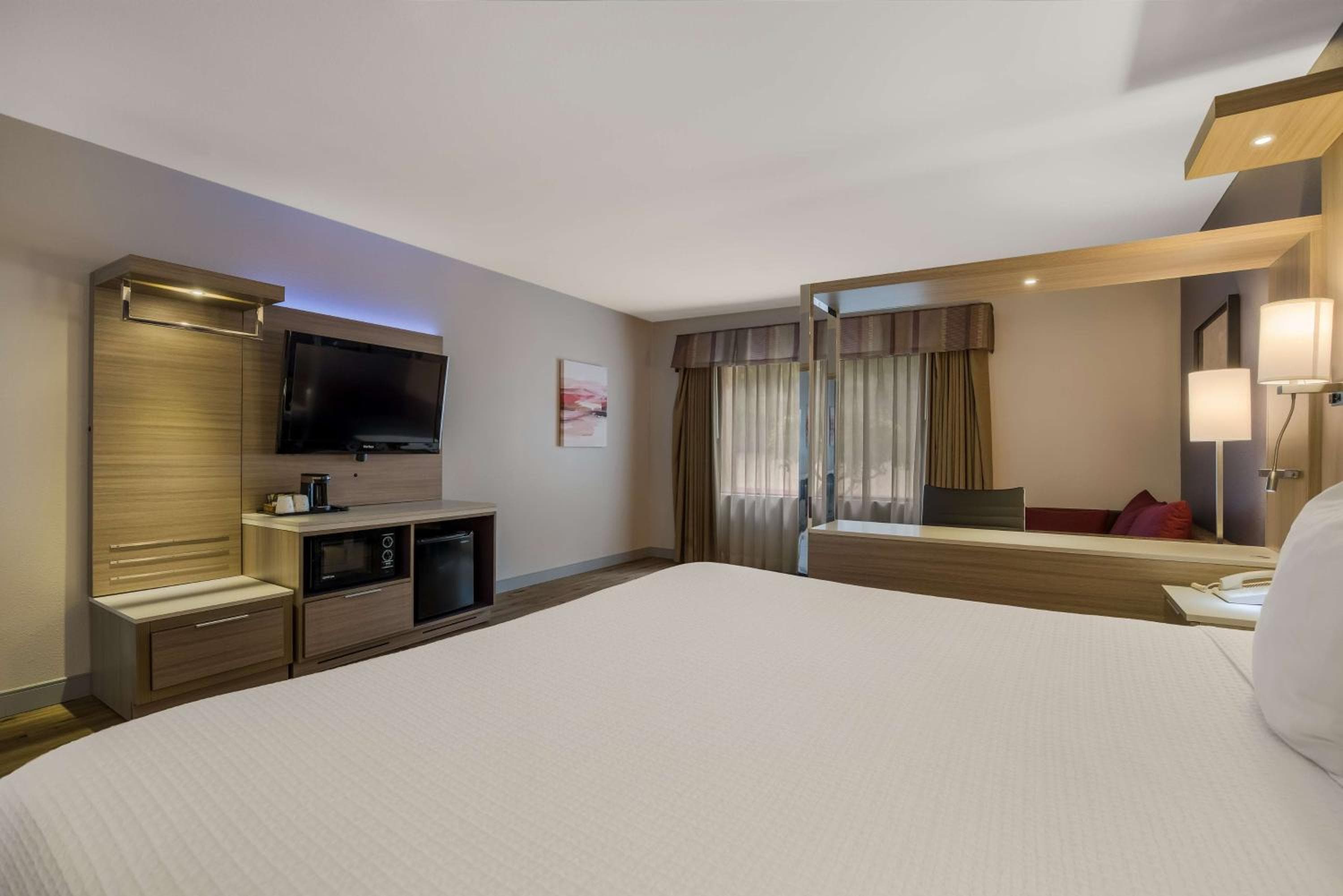 Best Western Diamond Bar Hotel & Suites