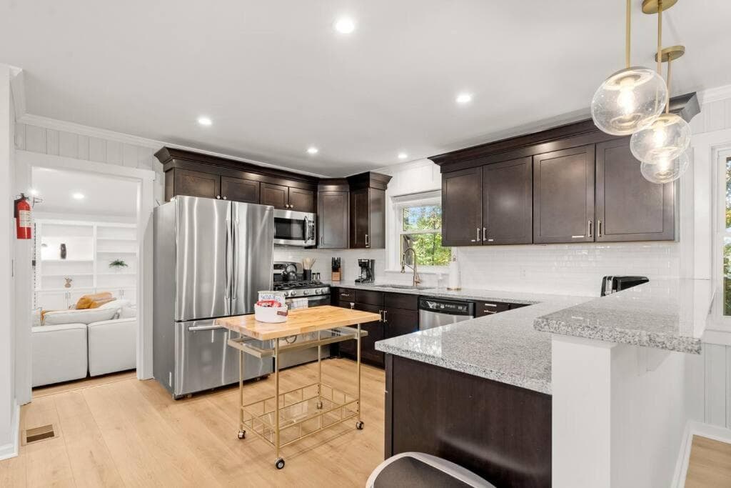 *Just launched*5 bedroom house*Game room*Fire Pit*