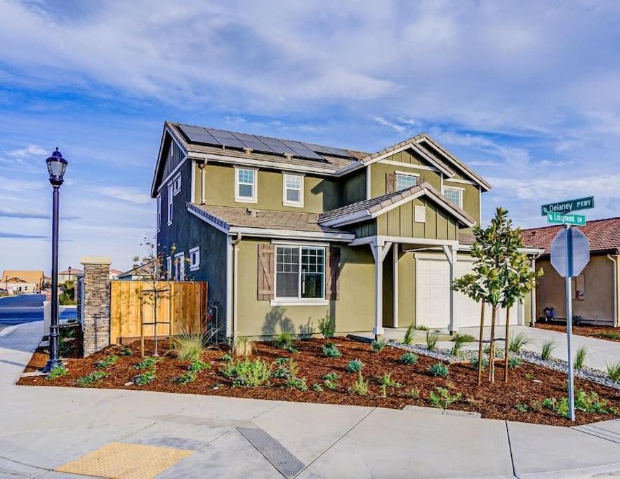 Minimum Three months rental Stunning Lake home close to Bart, Marina, Boating
