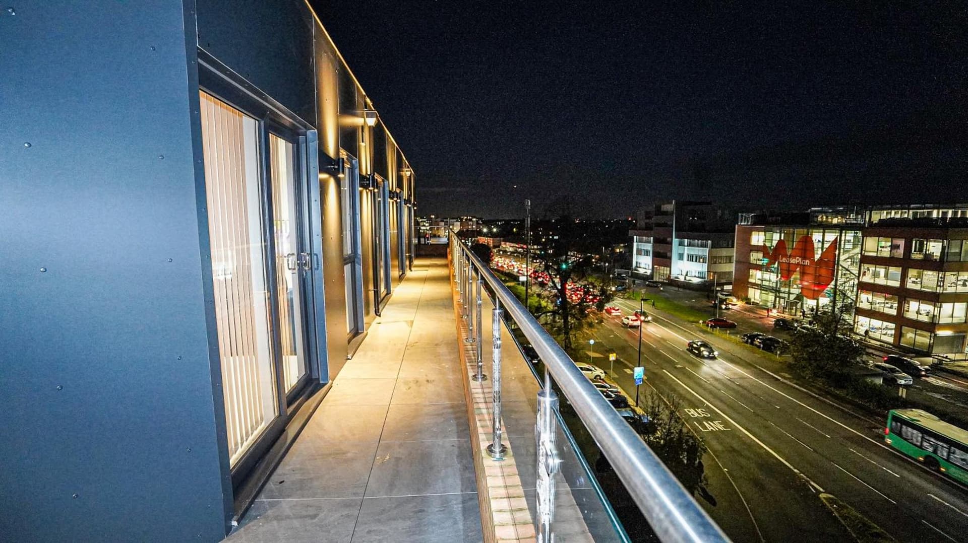 "Easy 2 Manage Royal Penthouse Luxurious Retreat in Slough"