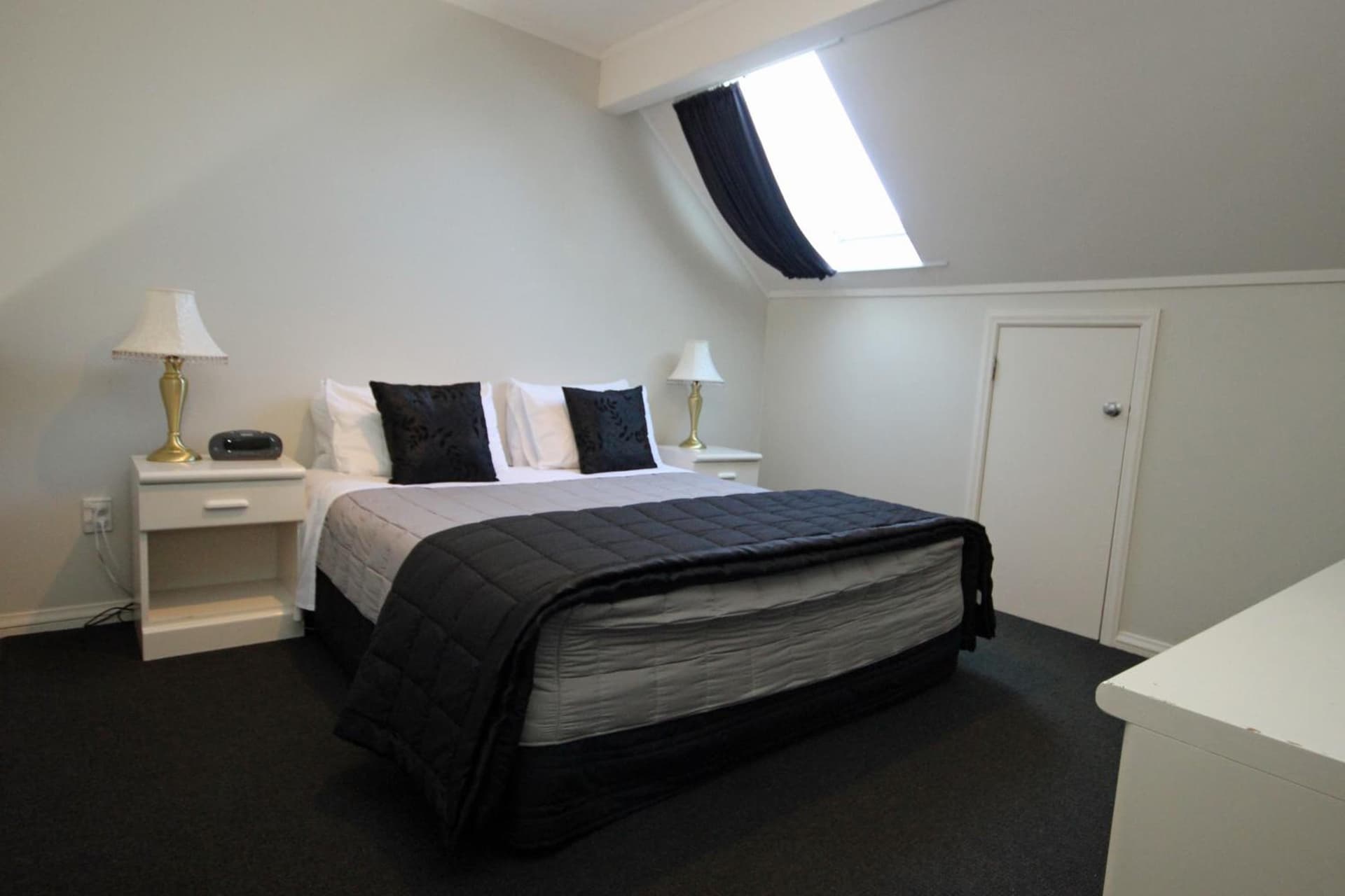 Champers Motor Inn
