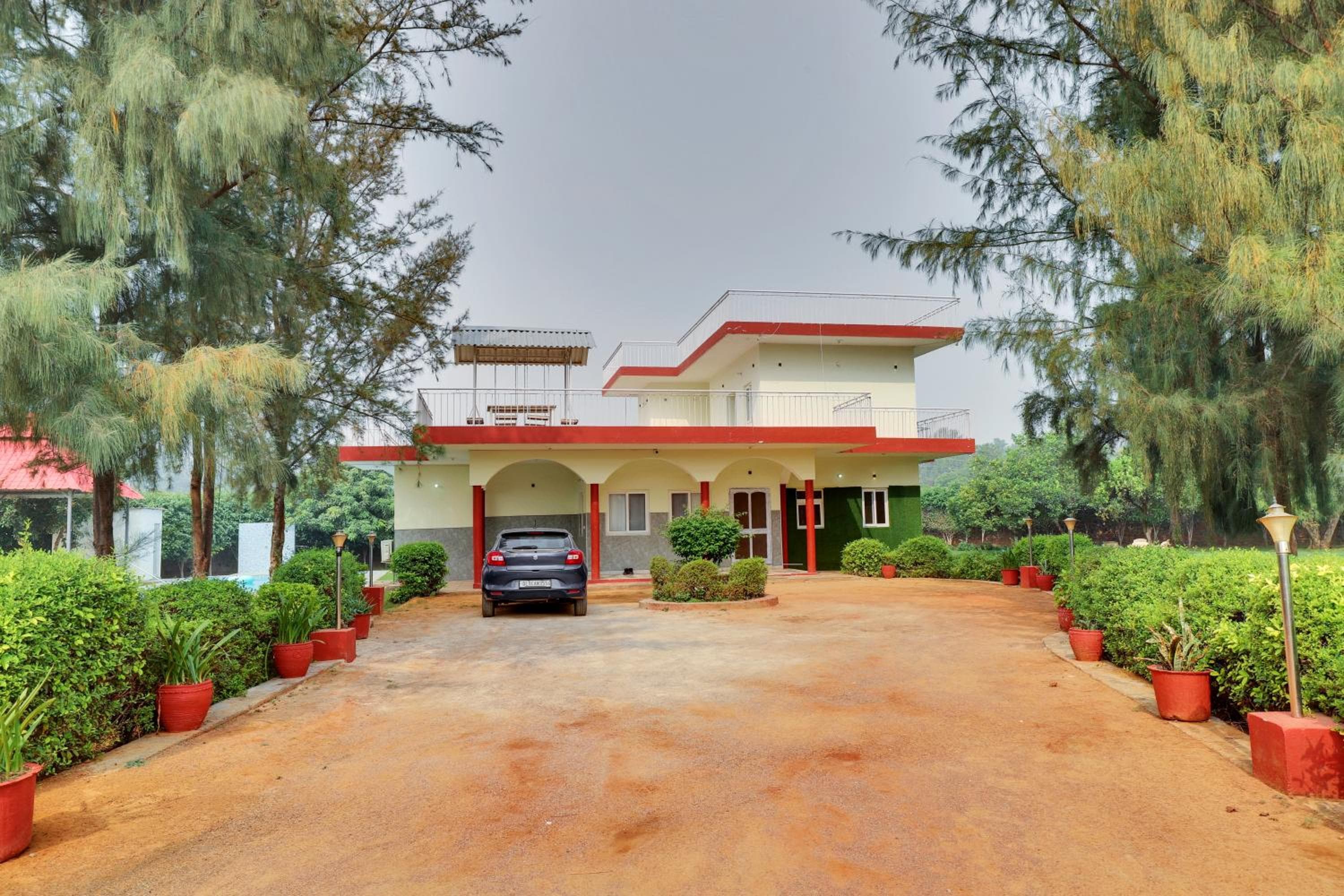 Alaya Stays Luxe FarmAcre Pet-friendly 4-BHK Villa With Private Pool, Garden & Terrace