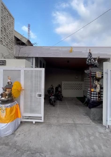 Anya' House