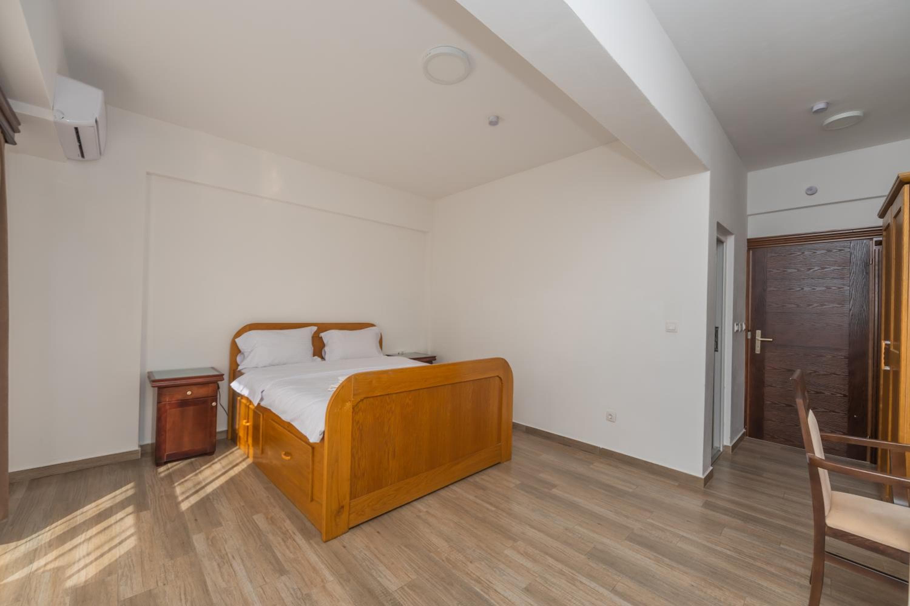 Hotel Pharos