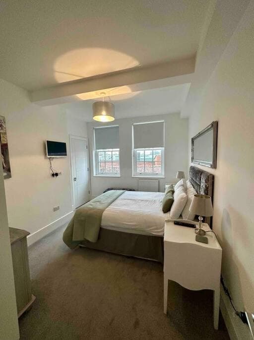CC - Central Location Top Floor 2 Bed Deluxe Modern Apartment