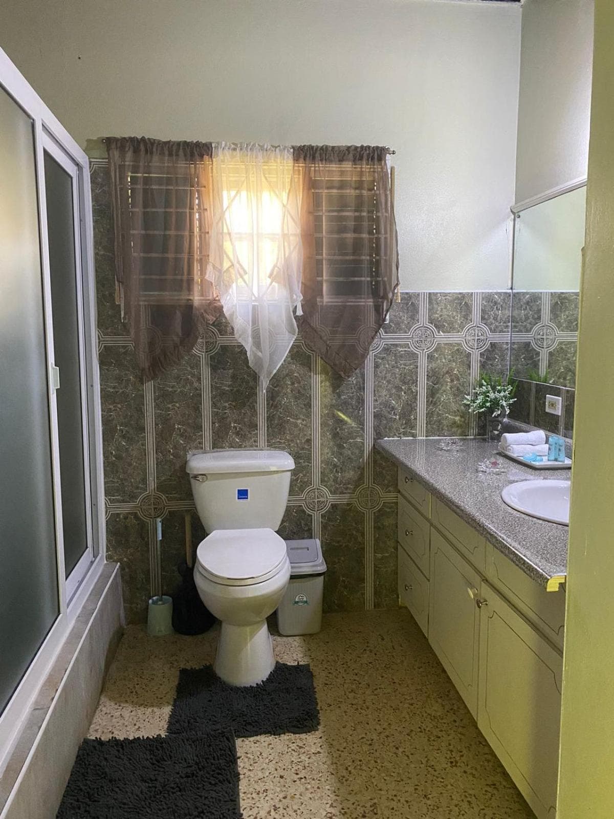 Lachemar Guest House