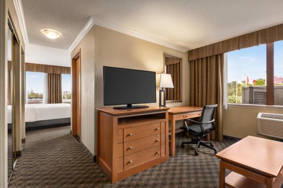 DoubleTree by Hilton North Vancouver