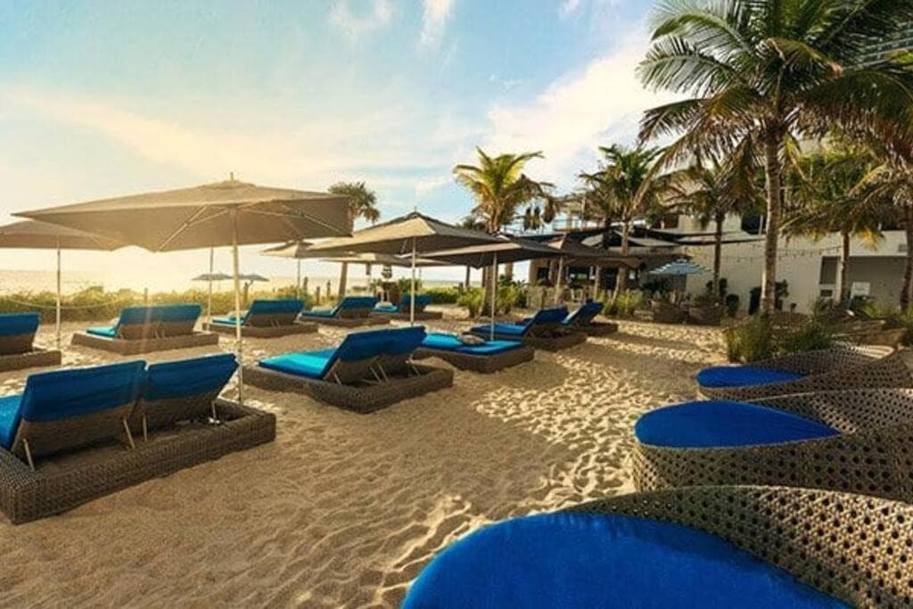 Ocean Views - Pool & Gym - Pet Friendly - Close to Beach