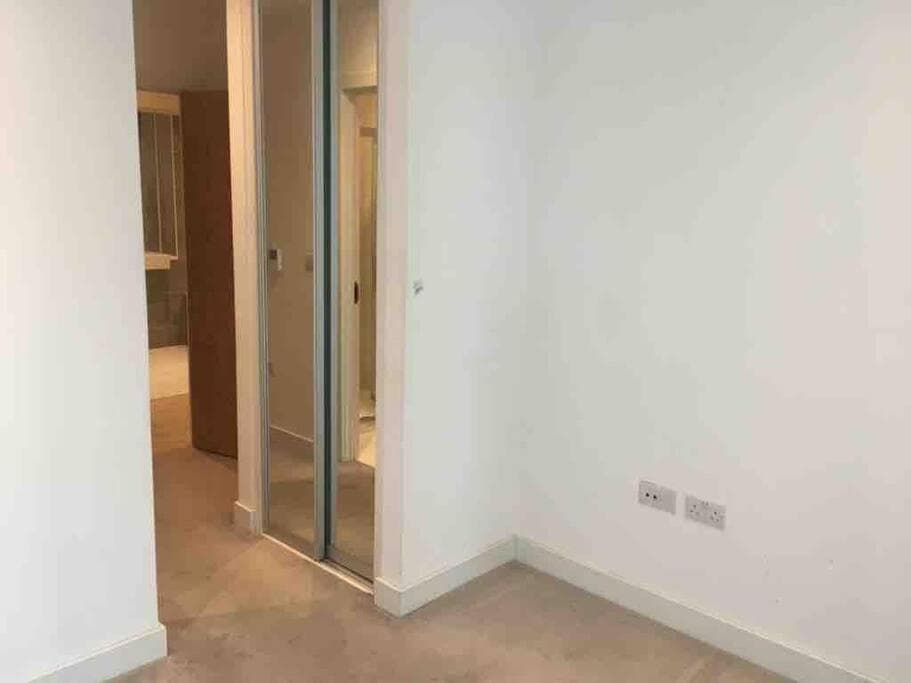Luxury 2 bed ensuite 2 bathroom apartment East Croydon