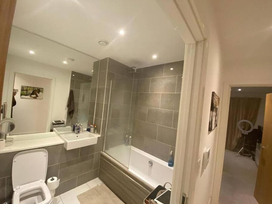 Luxury 2 bed ensuite 2 bathroom apartment East Croydon