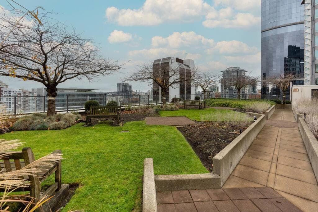 Downtown Vancouver 1-bedroom condo high-rise