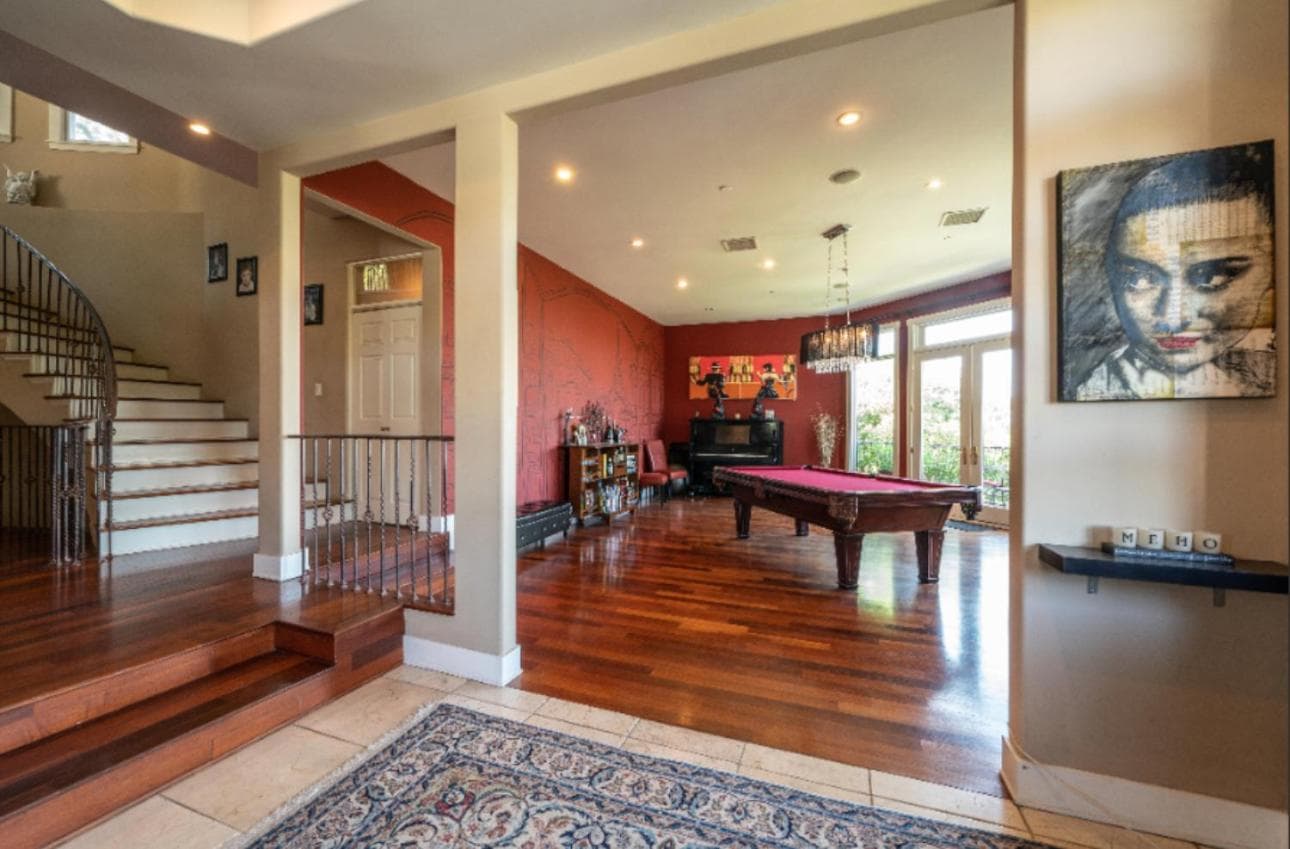 Hills of Studio City, your serene home away from Home